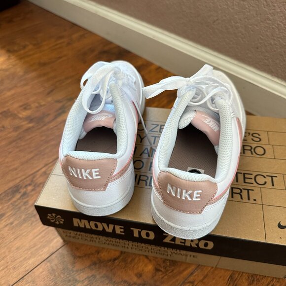 Nike Women's Shoes - Picture 2 of 3